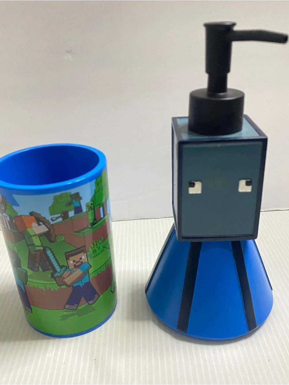 Minecraft Kids Bath Set - Soap Dispenser and Cup